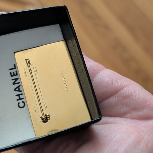 CHANEL Black and Gold Logo Brooch - Picture 2 of 6